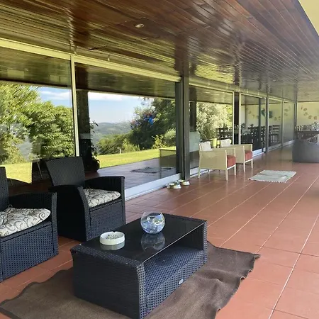 Βίλα Amazing Farmhouse With Huge Pool In Geres Geres