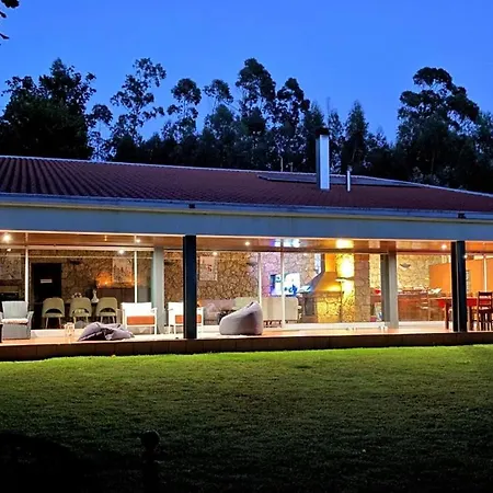Βίλα Amazing Farmhouse With Huge Pool In Geres *