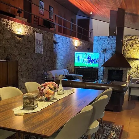 Βίλα Amazing Farmhouse With Huge Pool In Geres *